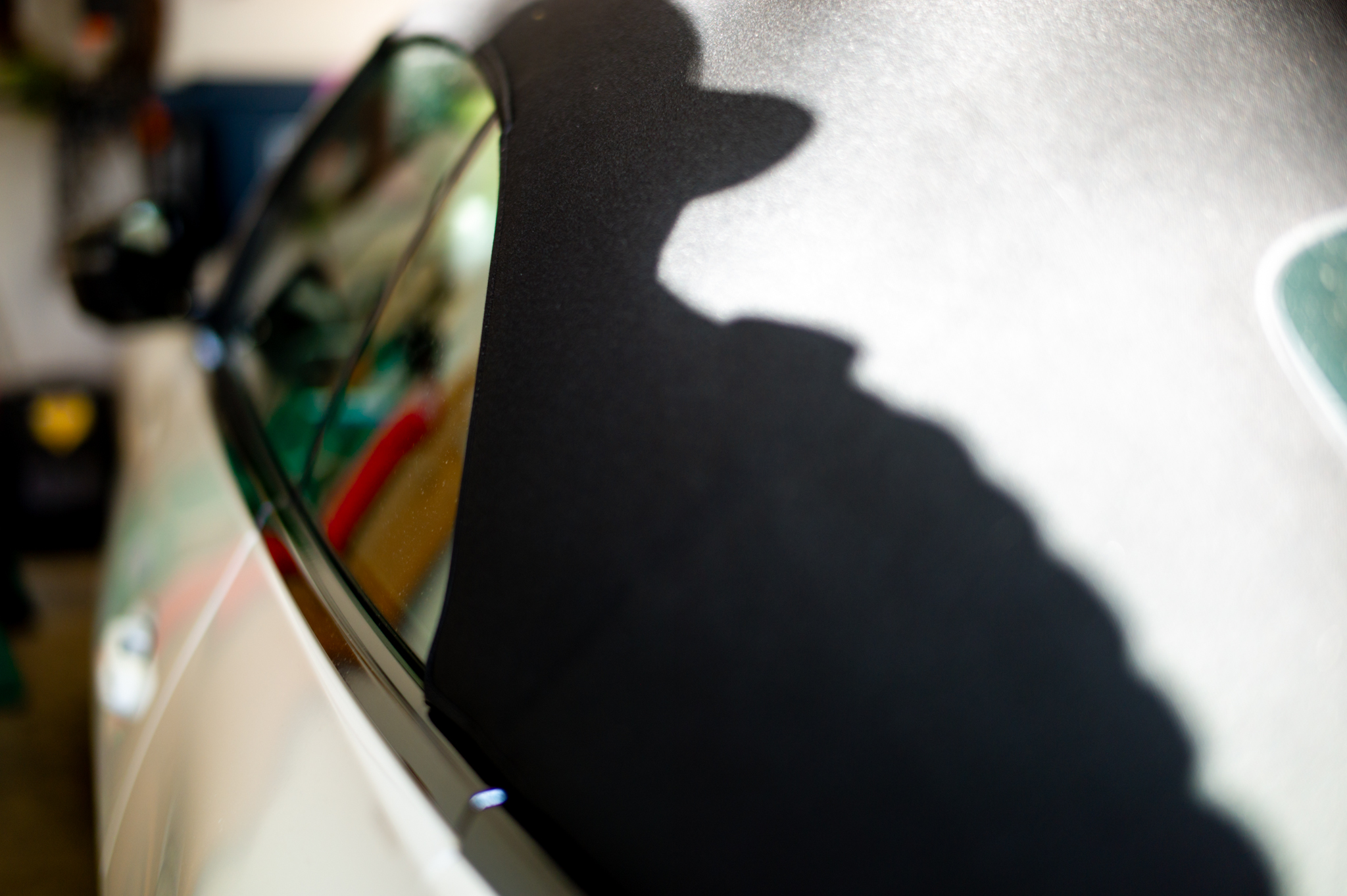 shadow of Man hat on car